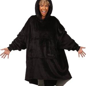 The Comfy Oversized Wearable Blanket Hoodie in Dream Black